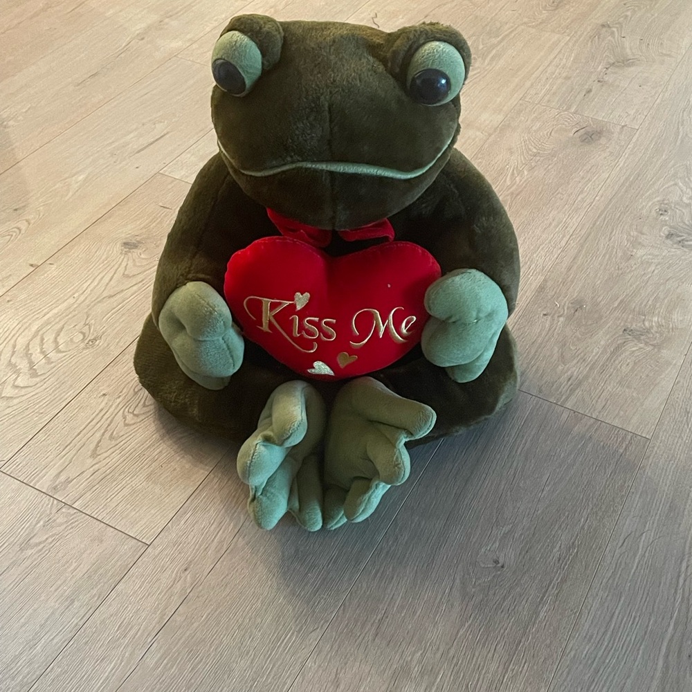 Plush Frog with Red Heart - Kiss Me